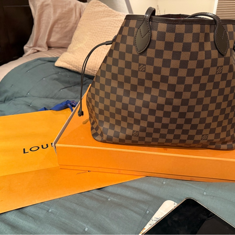 Louis Vuitton Damier Ebene Tote - Picture 12 of 13